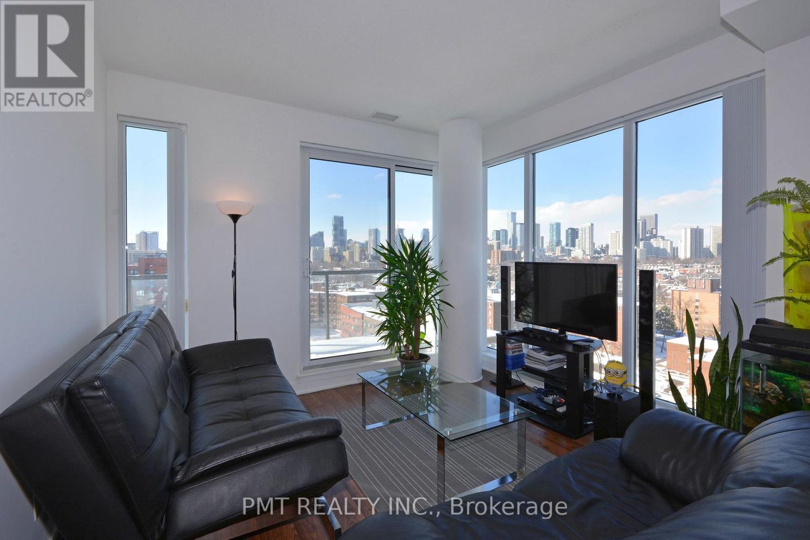 1203 - 260 Sackville Street, Toronto, ON - Indoor Photo Showing Living Room