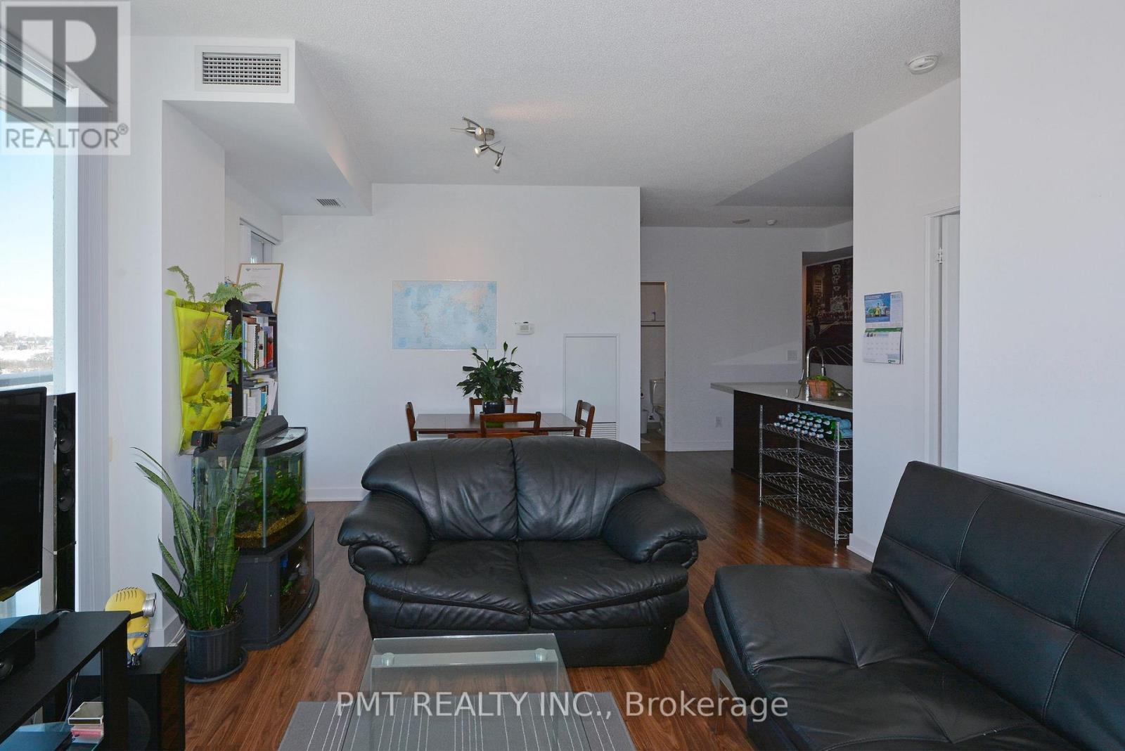 1203 - 260 Sackville Street, Toronto, ON - Indoor Photo Showing Living Room