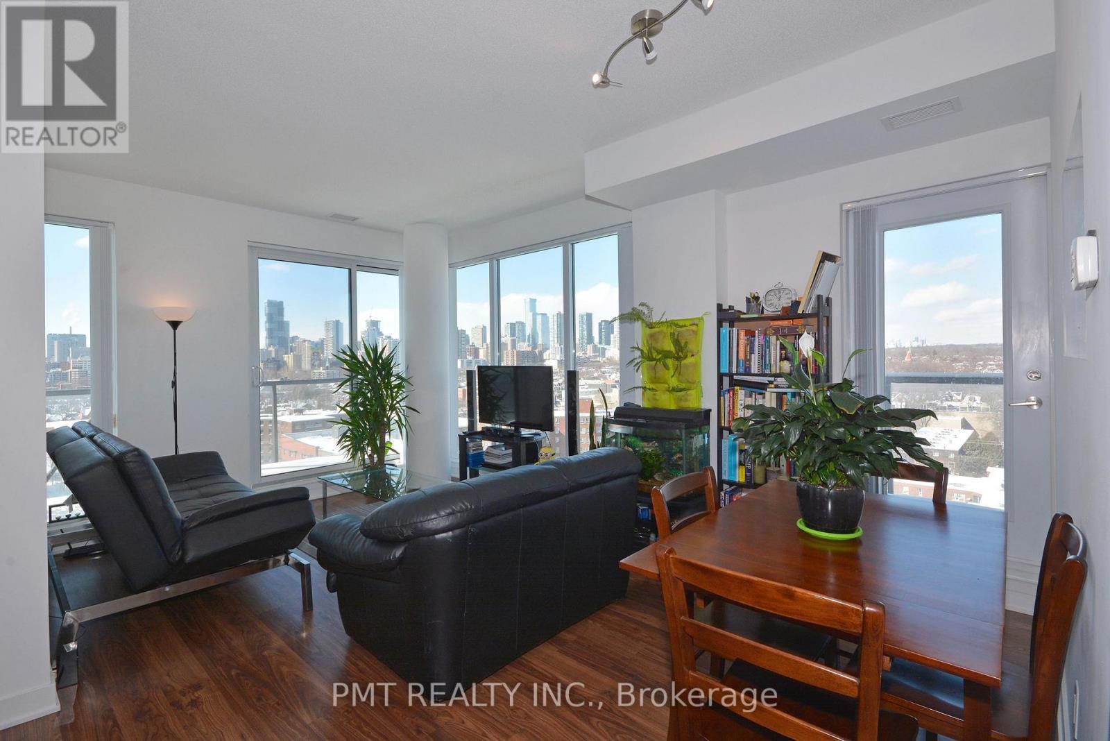 1203 - 260 Sackville Street, Toronto, ON - Indoor Photo Showing Living Room