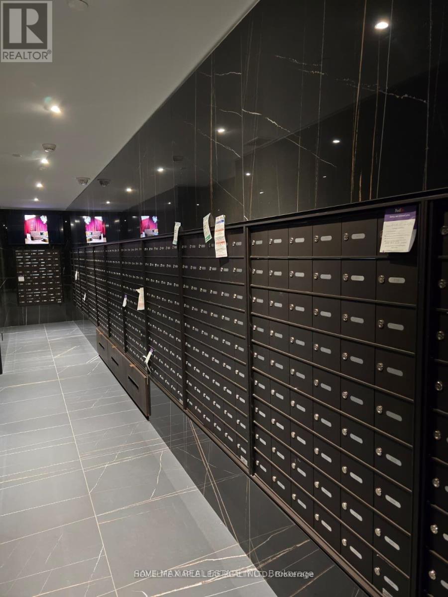 5306 - 11 Yorkville Avenue, Toronto, ON - Indoor Photo Showing Other Room