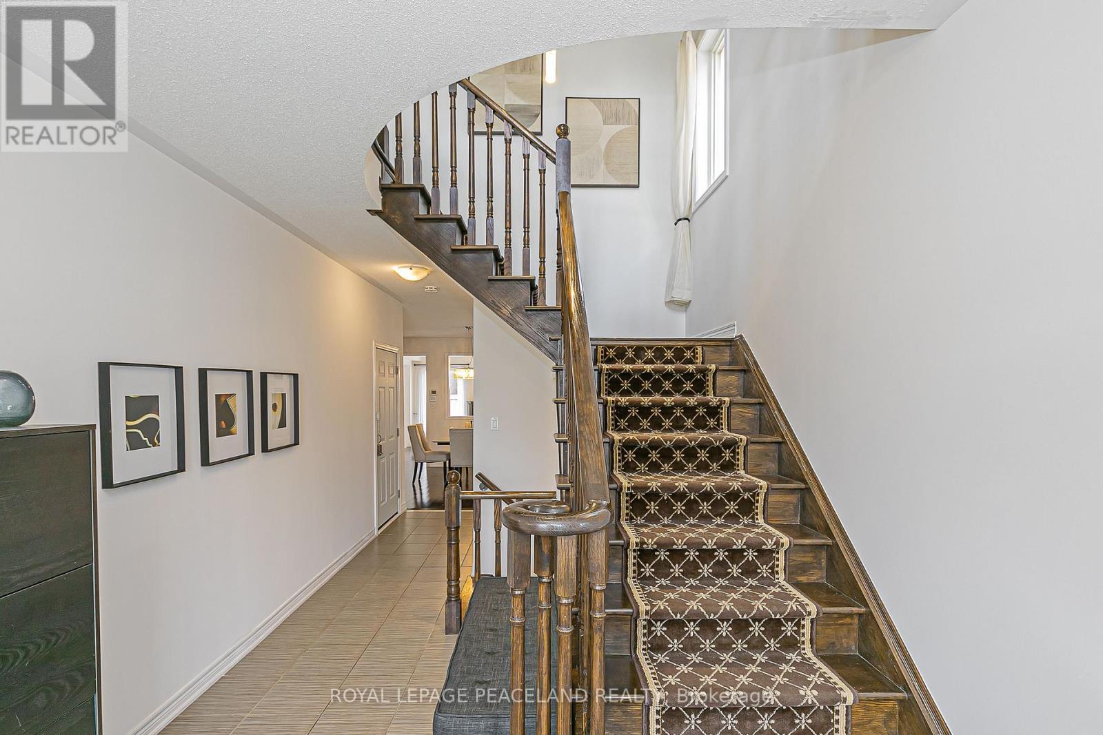10 Pavlova Crescent, Richmond Hill, ON - Indoor Photo Showing Other Room