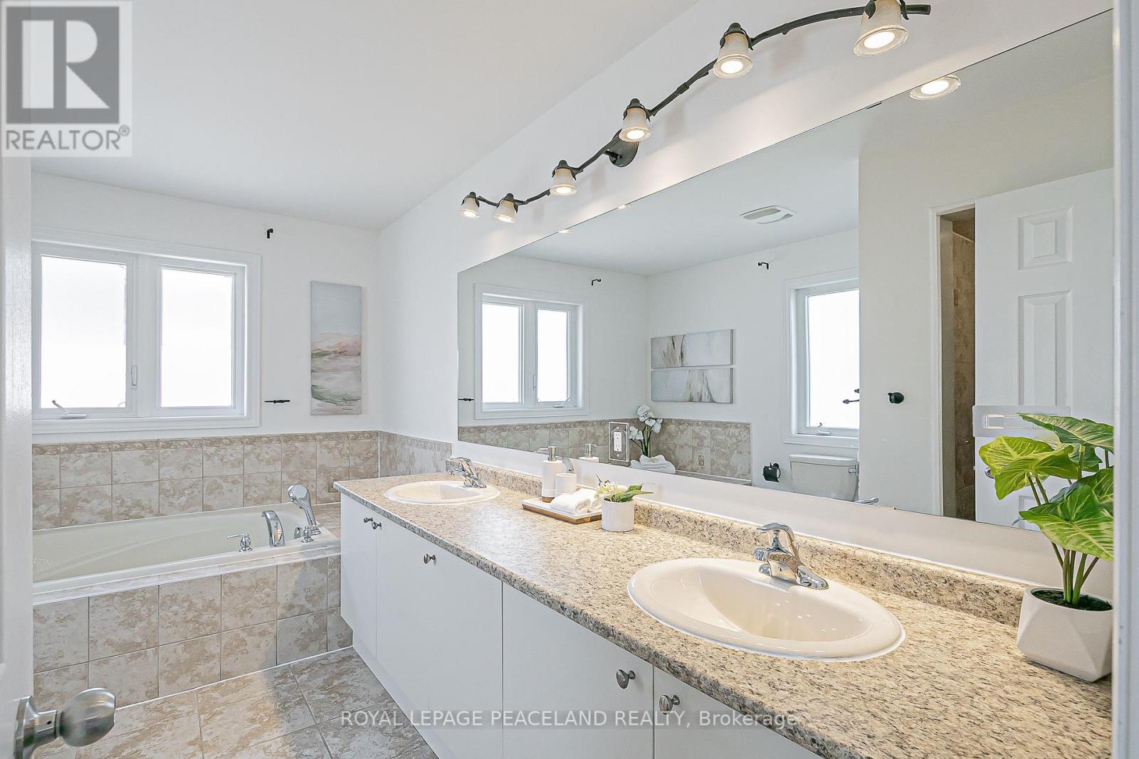 10 Pavlova Crescent, Richmond Hill, ON - Indoor Photo Showing Bathroom