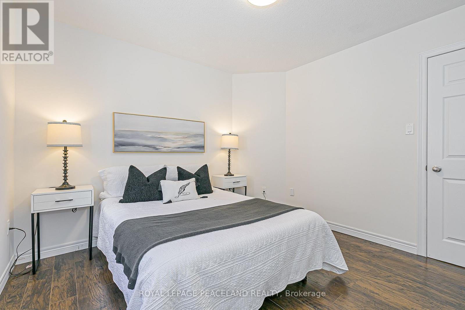 10 Pavlova Crescent, Richmond Hill, ON - Indoor Photo Showing Bedroom