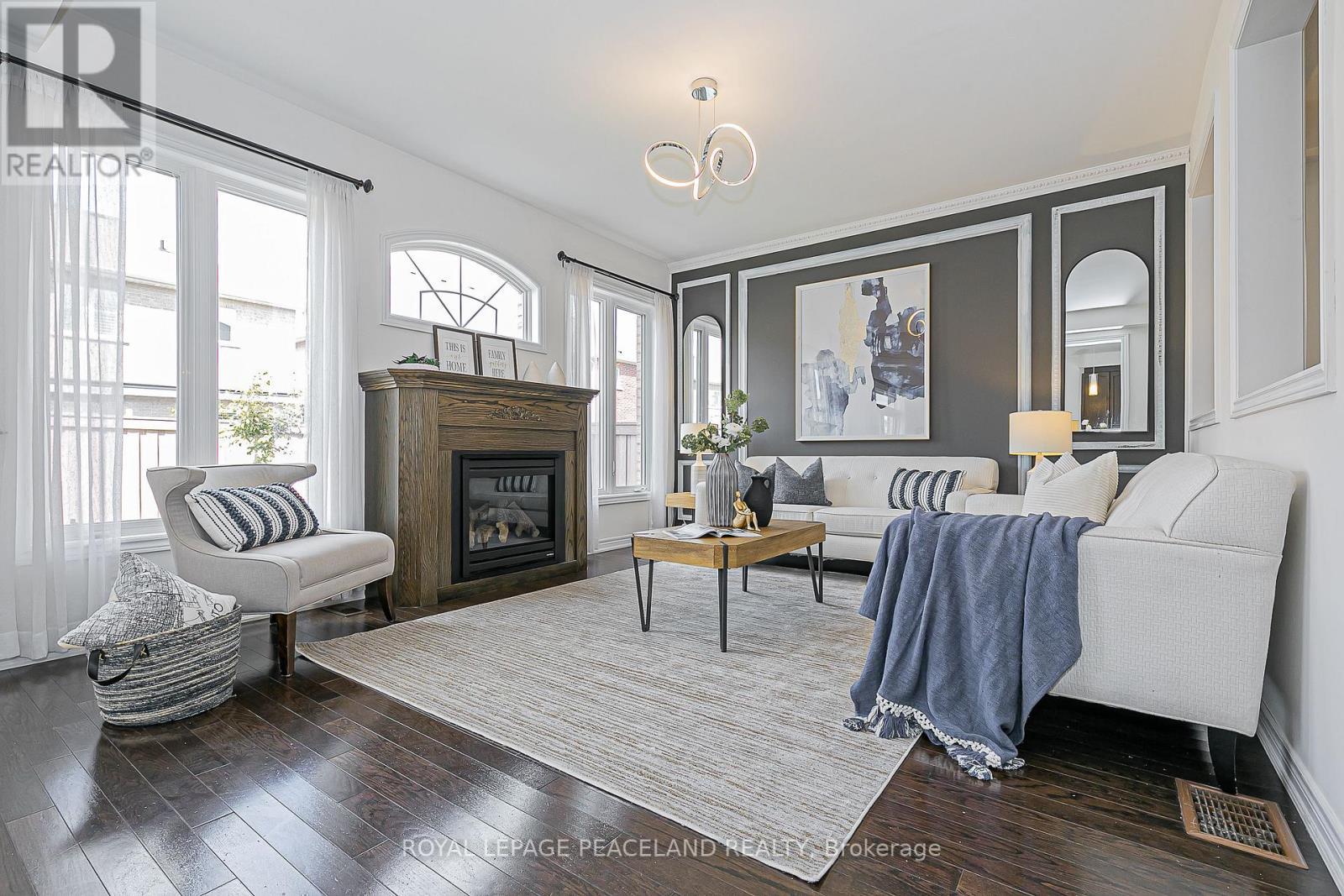 10 Pavlova Crescent, Richmond Hill, ON - Indoor Photo Showing Living Room With Fireplace
