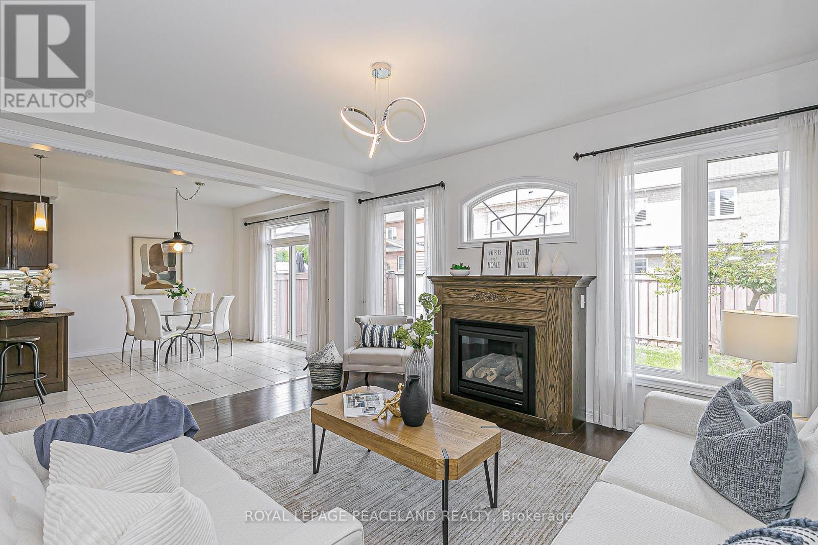 10 Pavlova Crescent, Richmond Hill, ON - Indoor Photo Showing Living Room With Fireplace