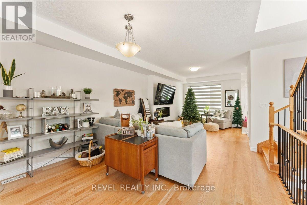 25 Lake Trail Way, Whitby, ON - Indoor Photo Showing Living Room
