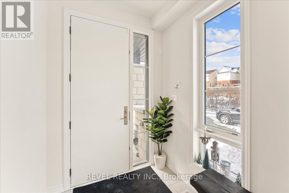 25 Lake Trail Way, Whitby, ON - Indoor Photo Showing Other Room