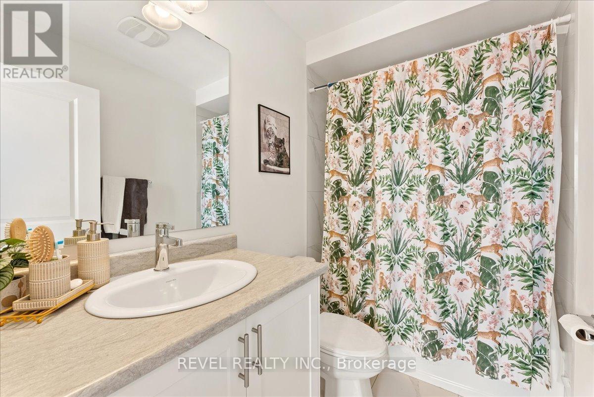 25 Lake Trail Way, Whitby, ON - Indoor Photo Showing Bathroom