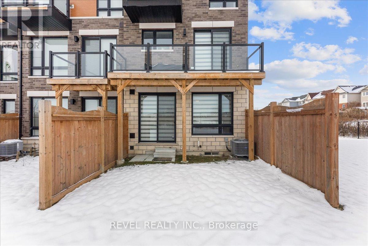 25 Lake Trail Way, Whitby, ON - Outdoor