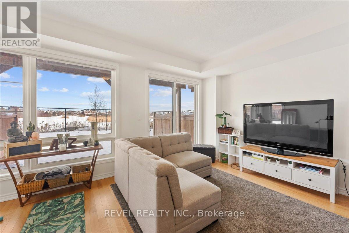 25 Lake Trail Way, Whitby, ON - Indoor Photo Showing Living Room
