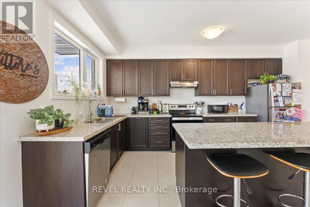 25 Lake Trail Way, Whitby, ON - Indoor Photo Showing Kitchen