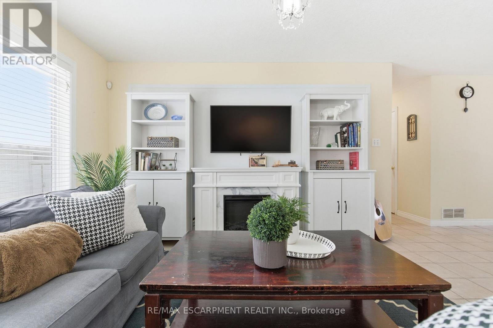 65 Thistlemoor Drive, Haldimand, ON - Indoor Photo Showing Living Room With Fireplace