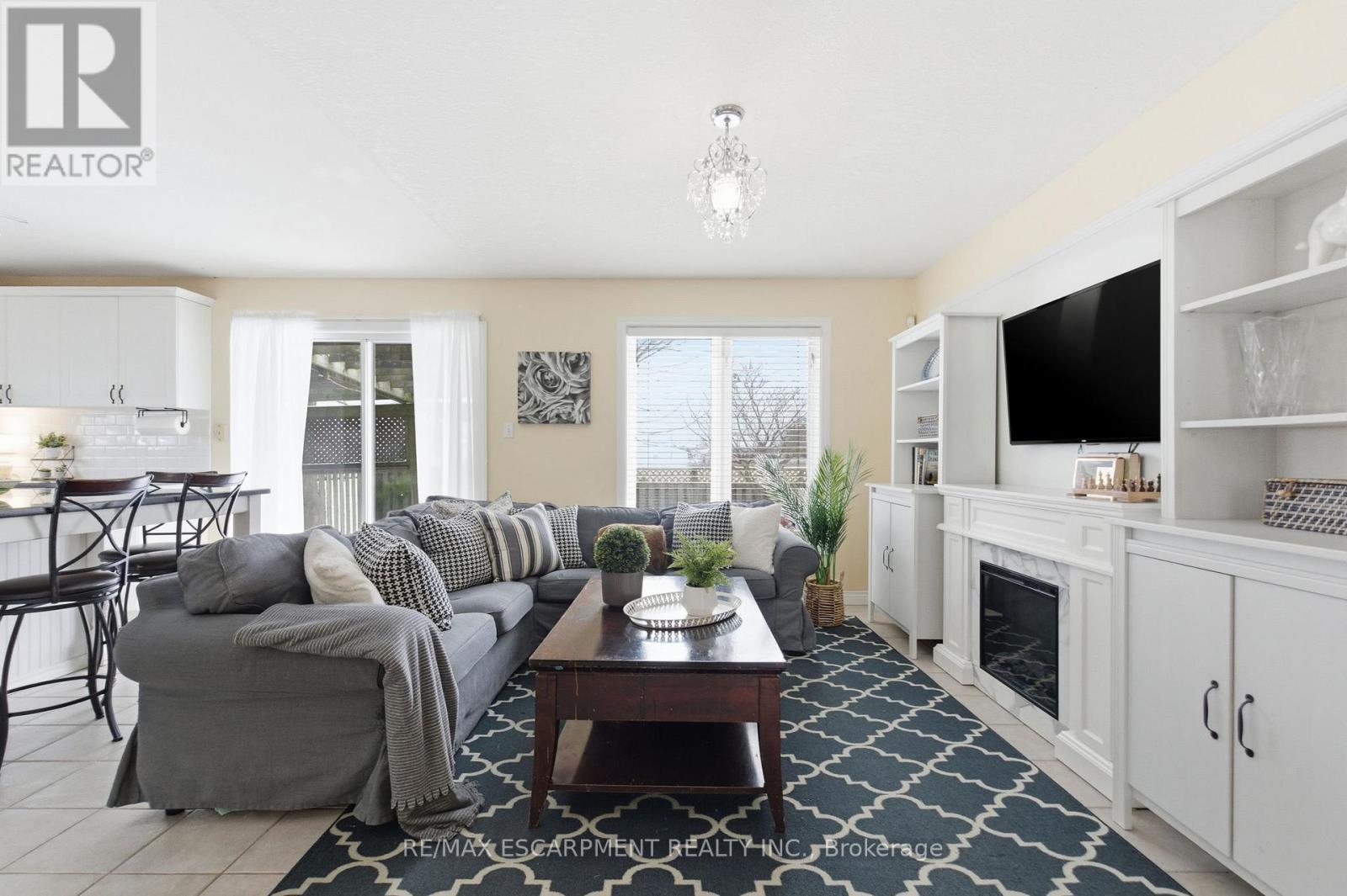 65 Thistlemoor Drive, Haldimand, ON - Indoor Photo Showing Living Room With Fireplace