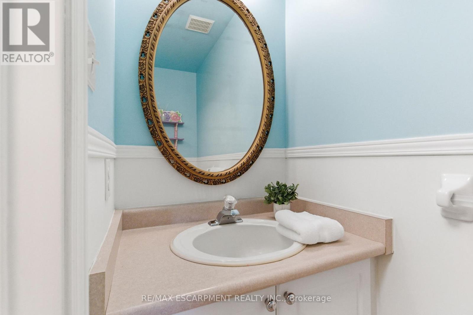 65 Thistlemoor Drive, Haldimand, ON - Indoor Photo Showing Bathroom