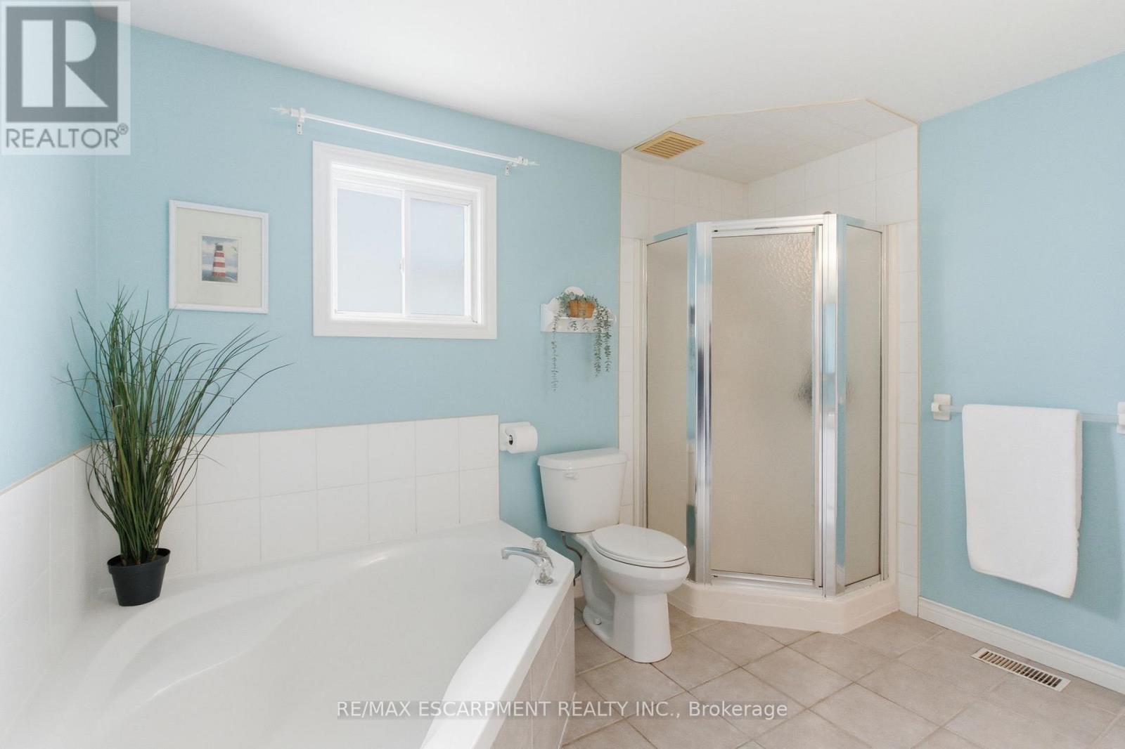 65 Thistlemoor Drive, Haldimand, ON - Indoor Photo Showing Bathroom