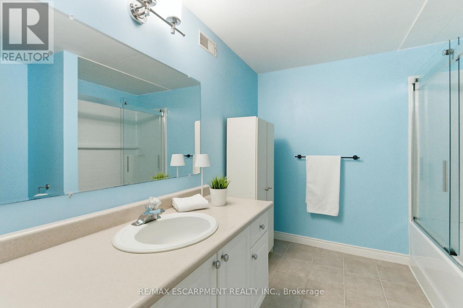 65 Thistlemoor Drive, Haldimand, ON - Indoor Photo Showing Bathroom