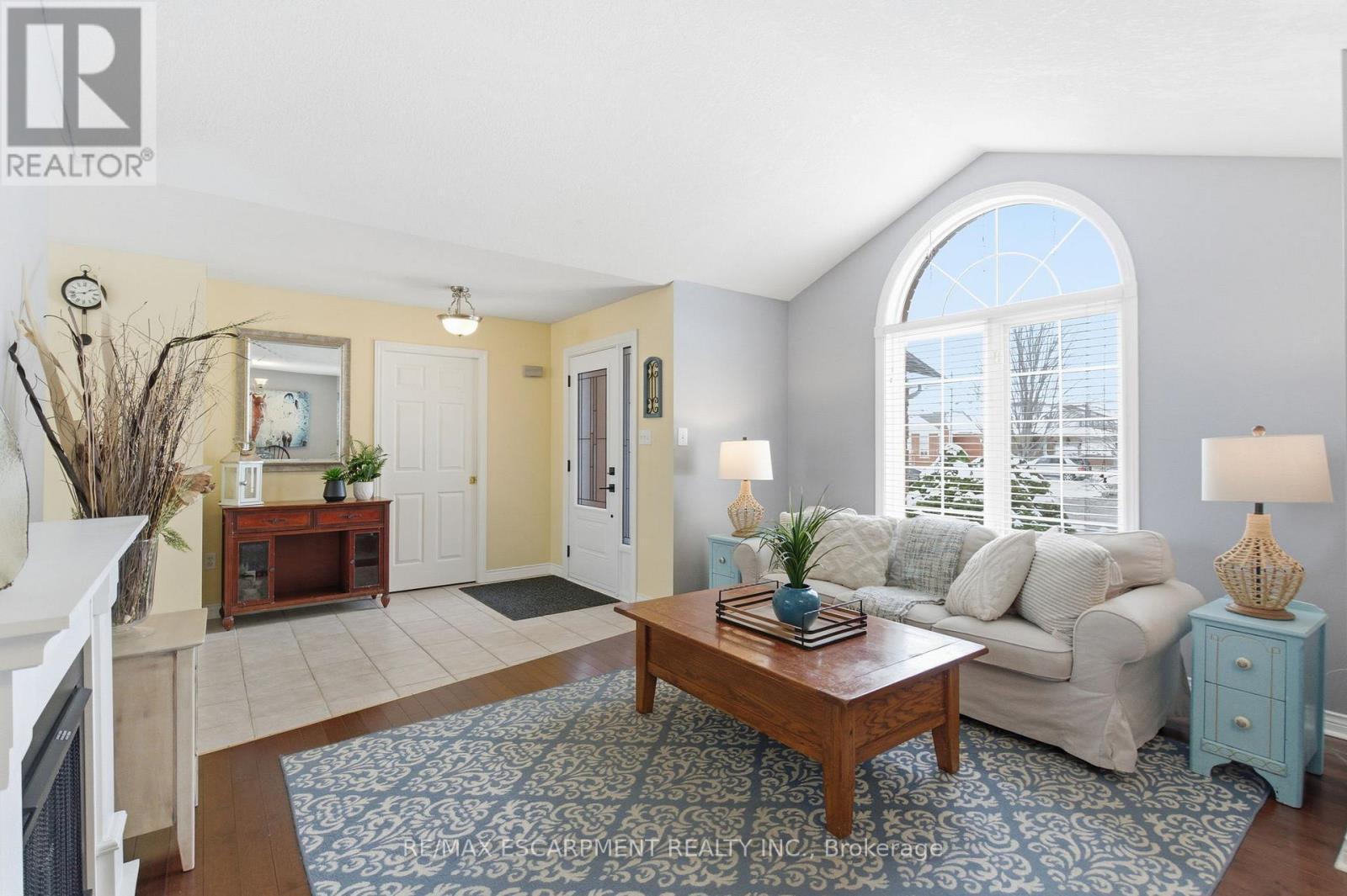 65 Thistlemoor Drive, Haldimand, ON - Indoor Photo Showing Living Room