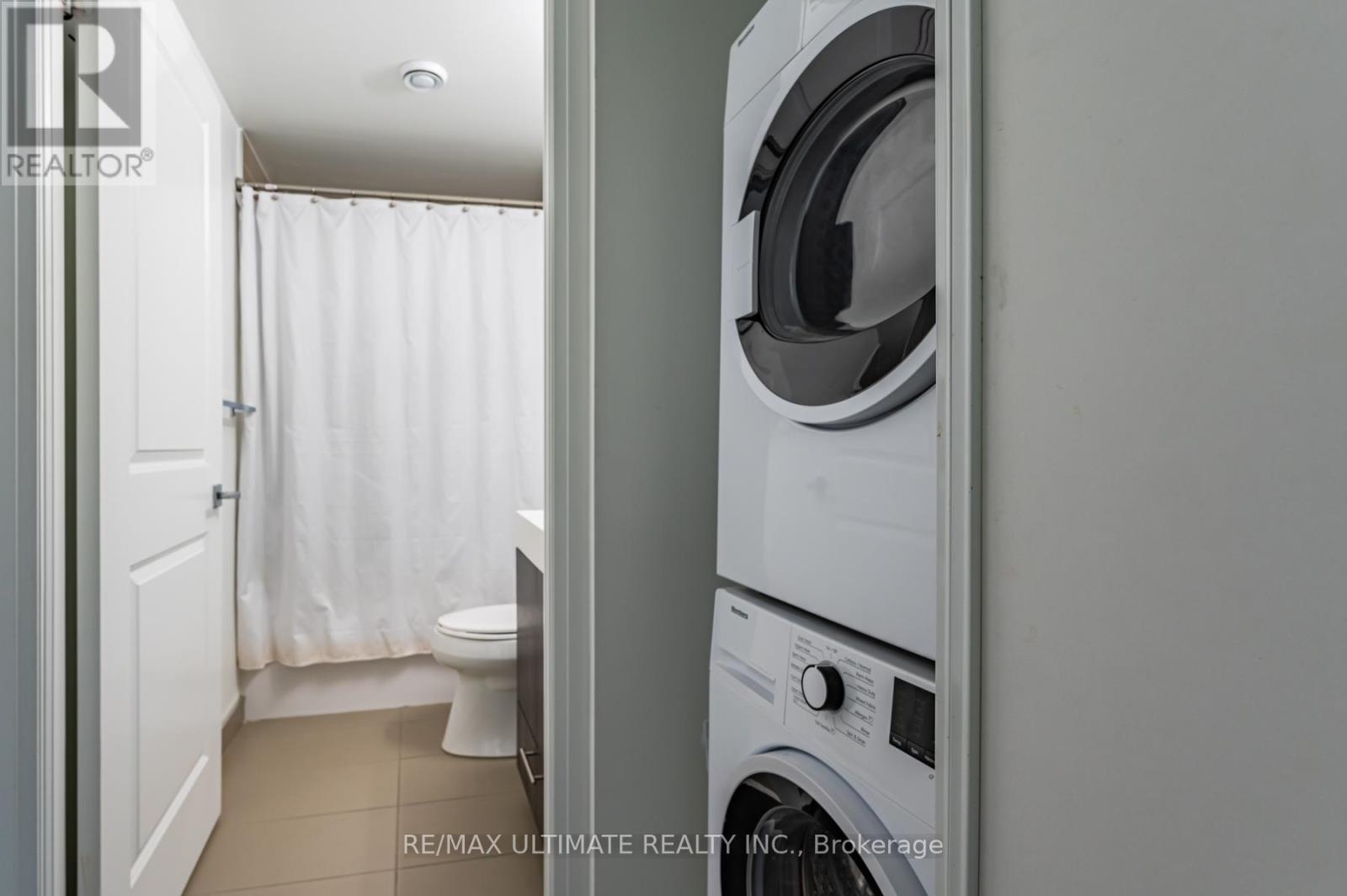 1620 - 251 Jarvis Street, Toronto, ON - Indoor Photo Showing Laundry Room