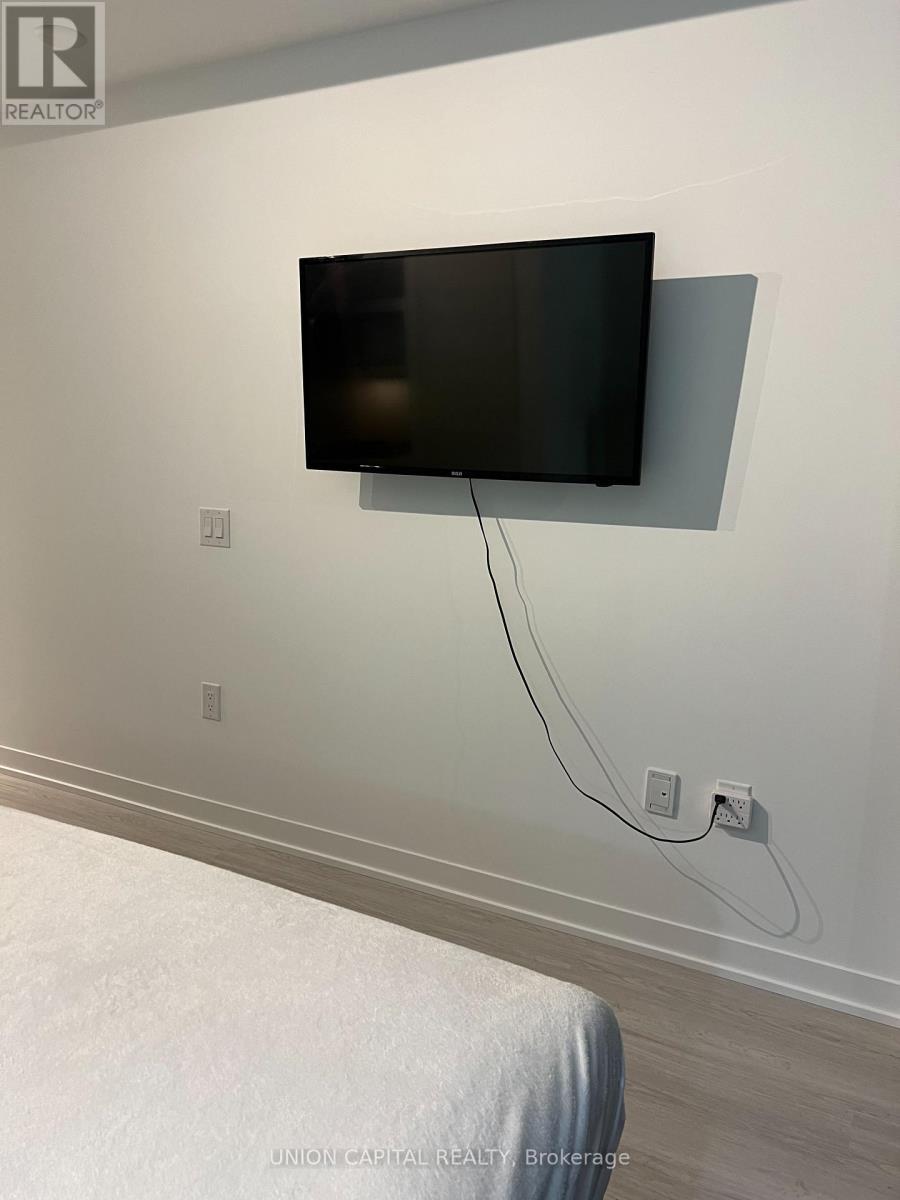 1006 - 195 Mccaul Street, Toronto, ON - Indoor