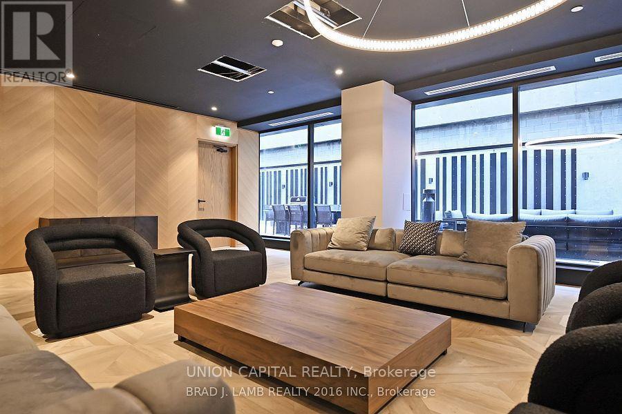 1006 - 195 Mccaul Street, Toronto, ON - Indoor Photo Showing Living Room