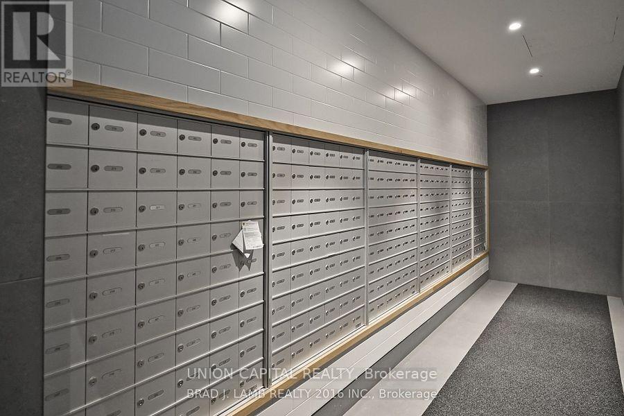 1006 - 195 Mccaul Street, Toronto, ON - Indoor Photo Showing Other Room