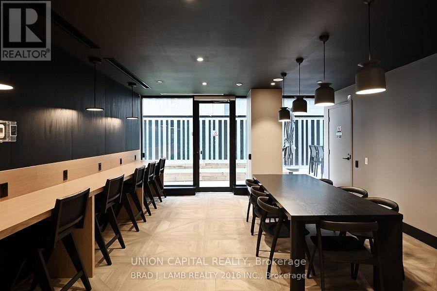 1006 - 195 Mccaul Street, Toronto, ON - Indoor Photo Showing Dining Room