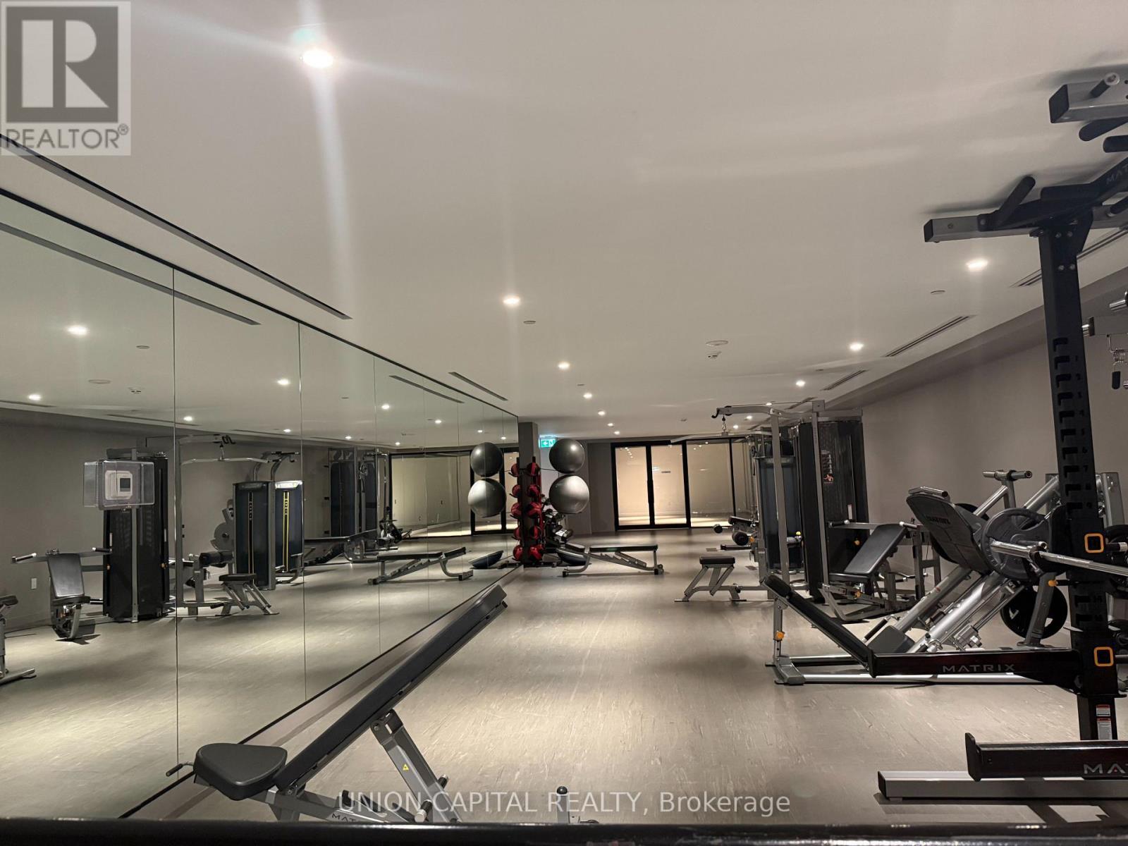 1006 - 195 Mccaul Street, Toronto, ON - Indoor Photo Showing Gym Room