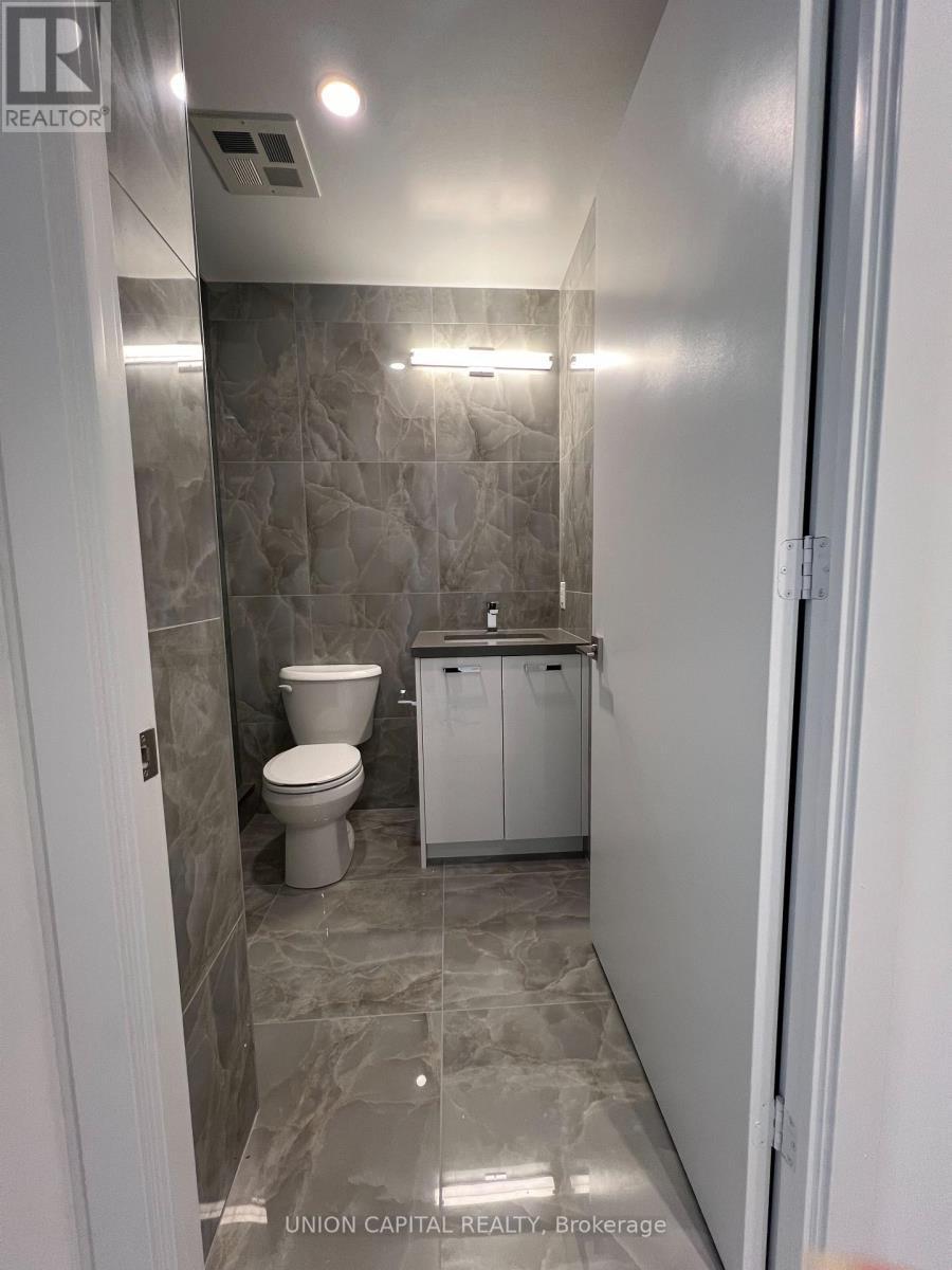 1006 - 195 Mccaul Street, Toronto, ON - Indoor Photo Showing Bathroom