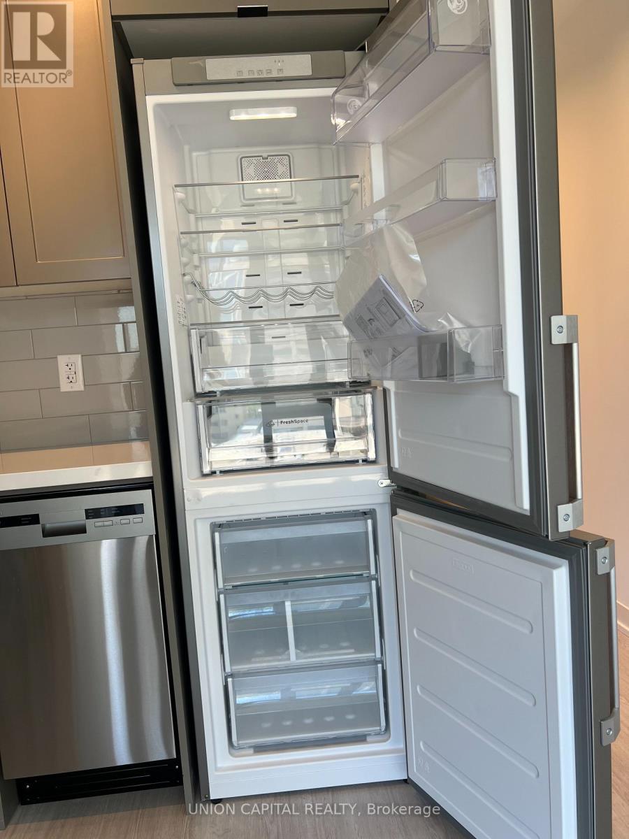 1006 - 195 Mccaul Street, Toronto, ON - Indoor