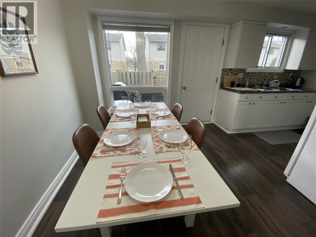 215 Trudeau Drive Unit# 49, Sarnia, ON - Indoor Photo Showing Dining Room