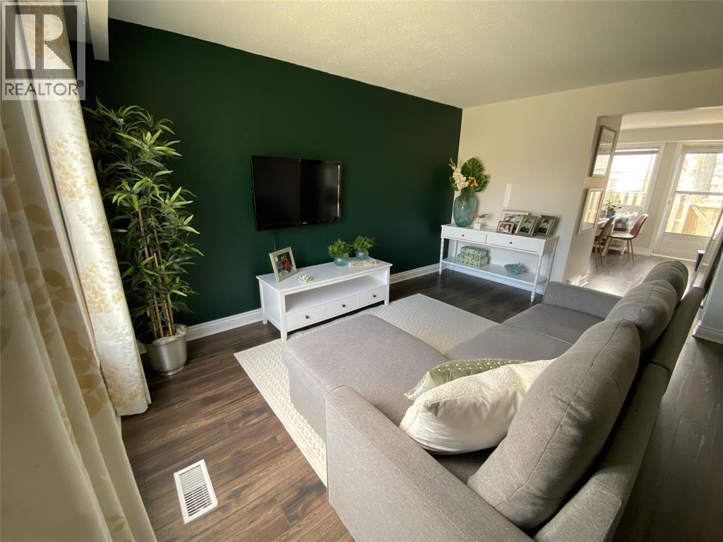 215 Trudeau Drive Unit# 49, Sarnia, ON - Indoor Photo Showing Living Room