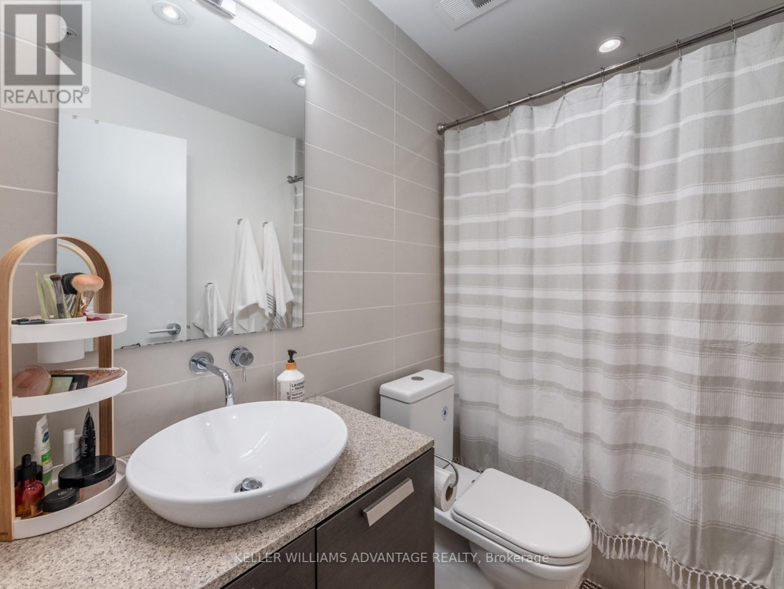 107 - 66 Kippendavie Avenue, Toronto, ON - Indoor Photo Showing Bathroom
