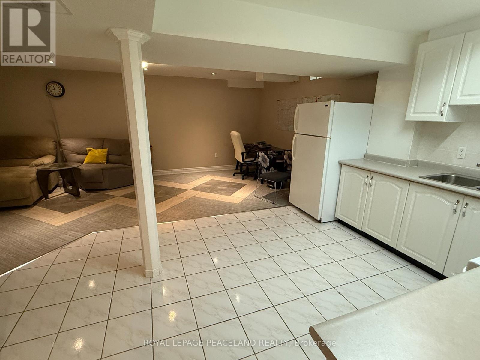 110 Annina Crescent, Markham, ON - Indoor Photo Showing Kitchen