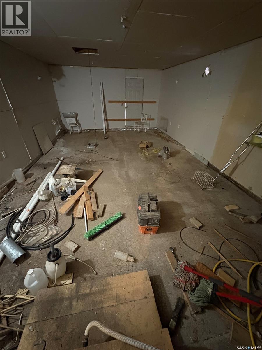 224 Arpad Avenue, Lestock, SK - Indoor Photo Showing Garage