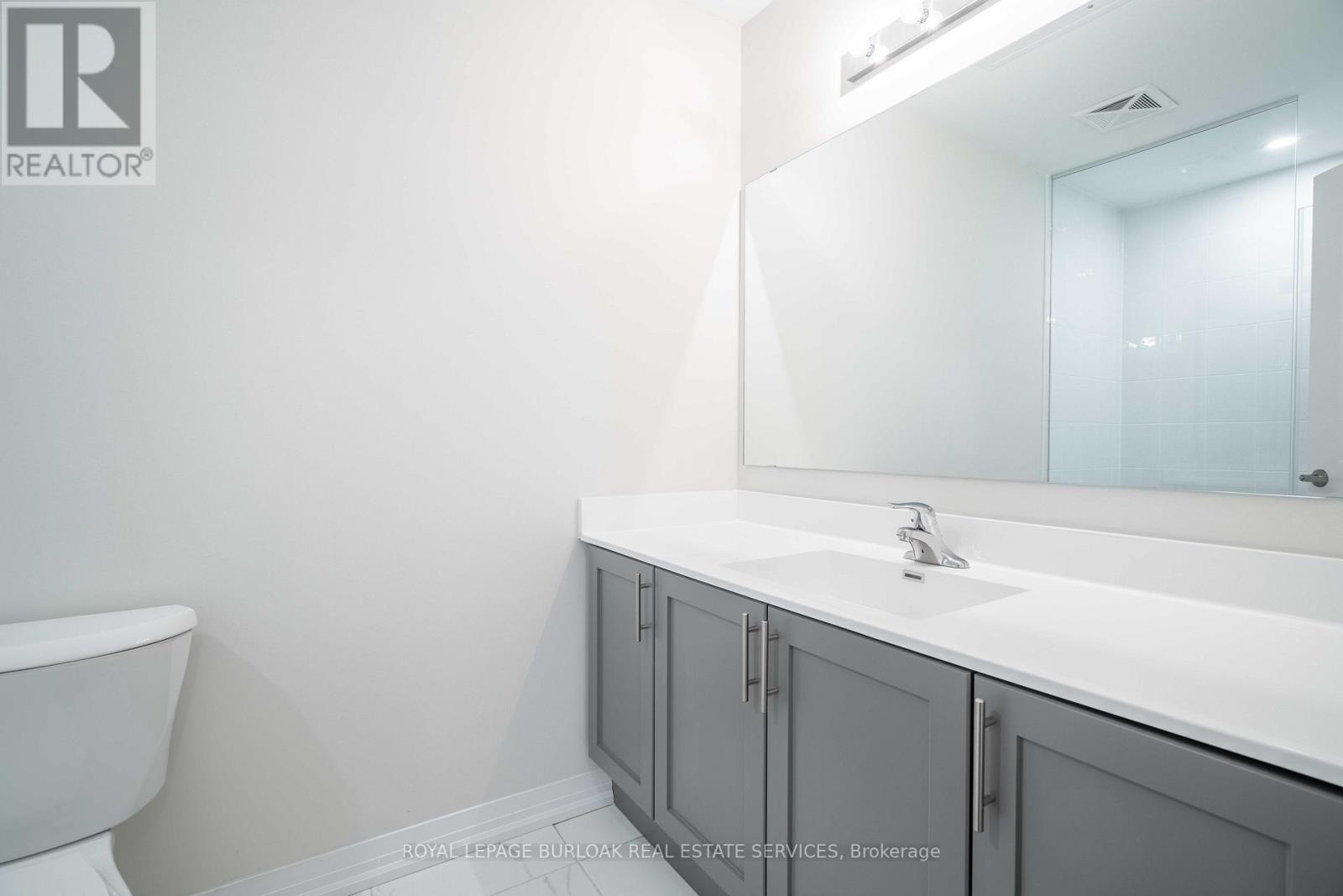 126 - 1585 Rose Way, Milton, ON - Indoor Photo Showing Bathroom