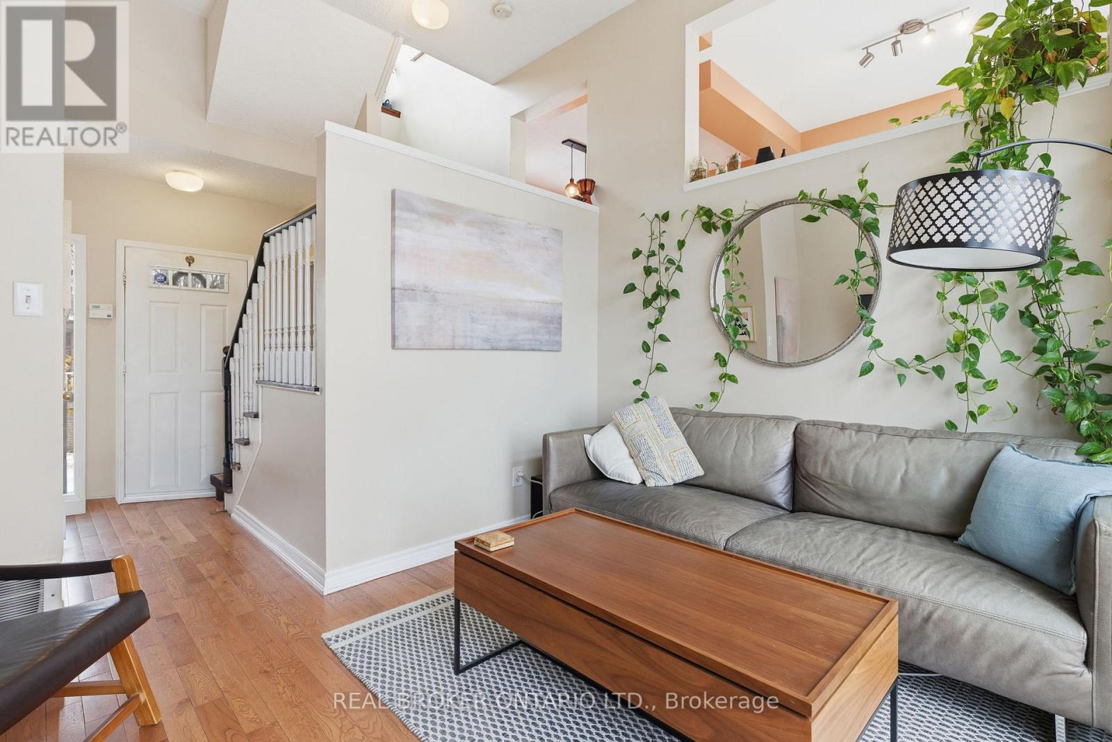 31 - 7101 Branigan Gate, Mississauga, ON - Indoor Photo Showing Living Room