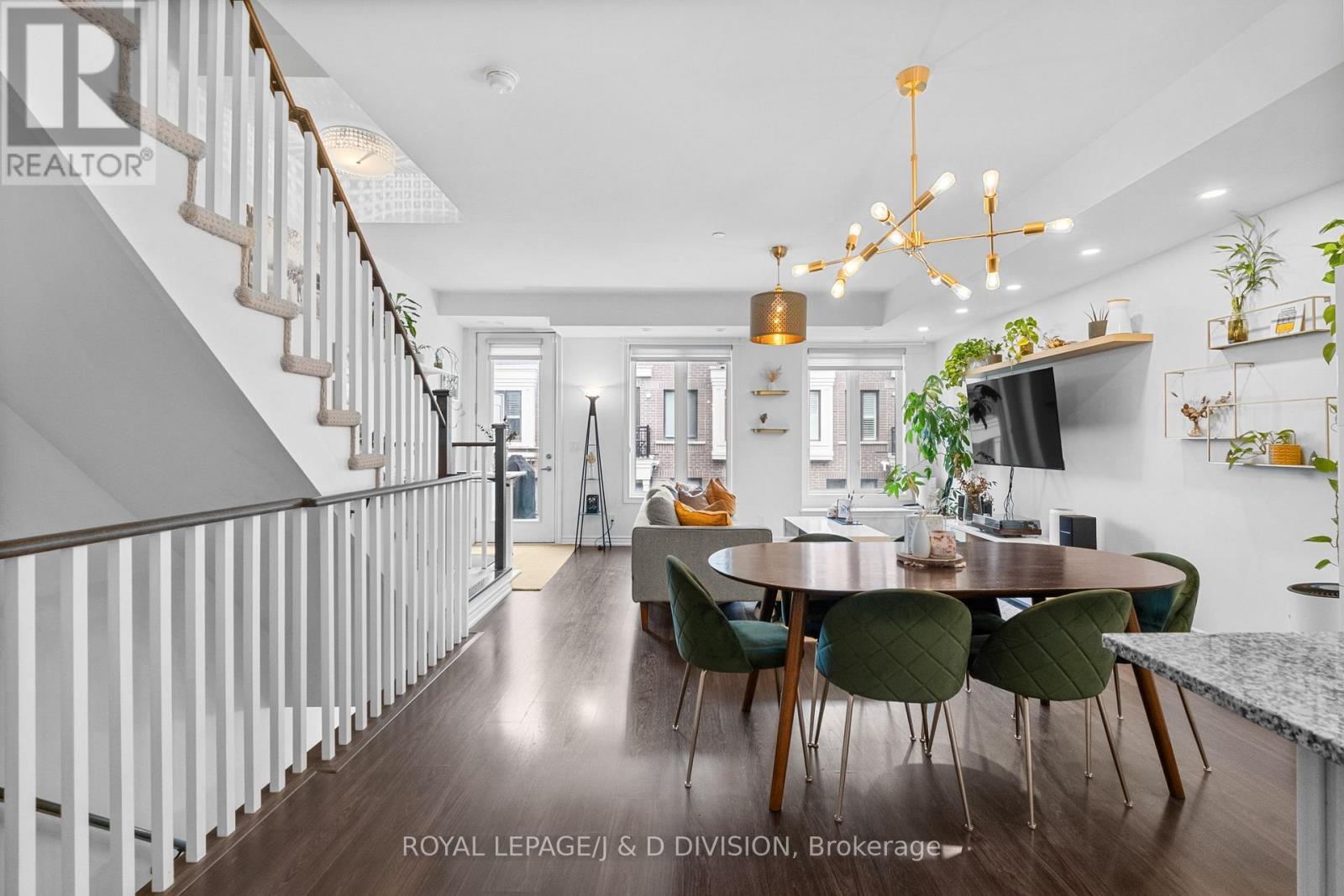 Th4 - 120 Long Branch Avenue, Toronto, ON - Indoor Photo Showing Dining Room