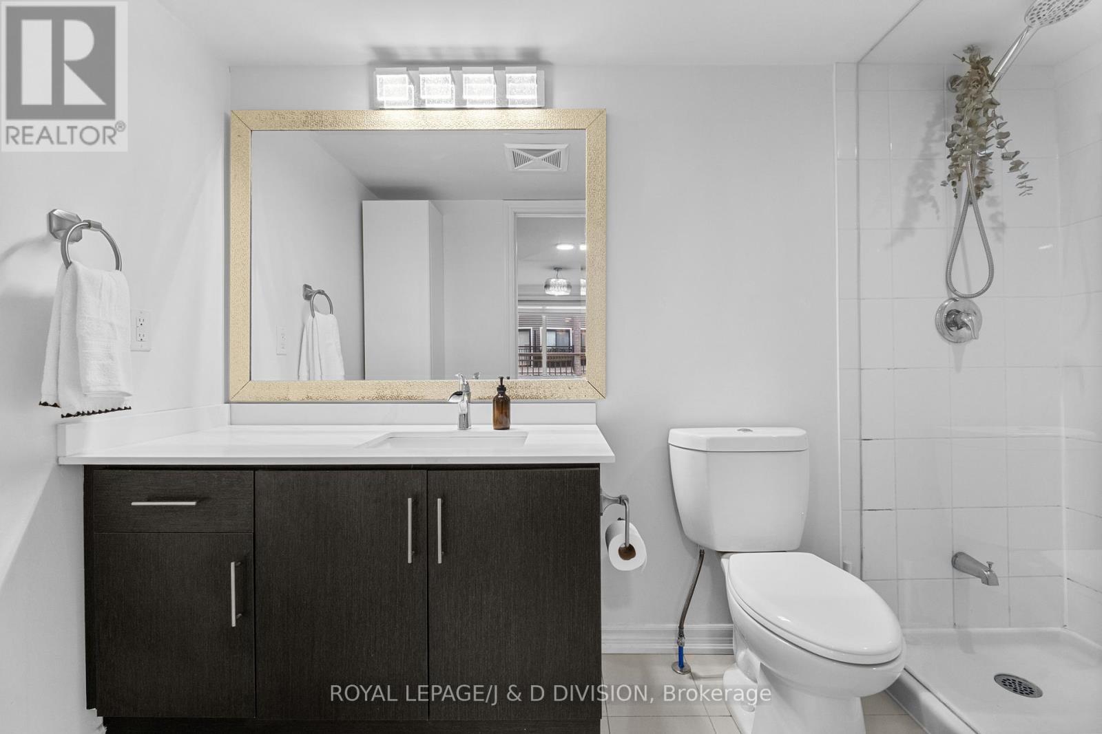 Th4 - 120 Long Branch Avenue, Toronto, ON - Indoor Photo Showing Bathroom