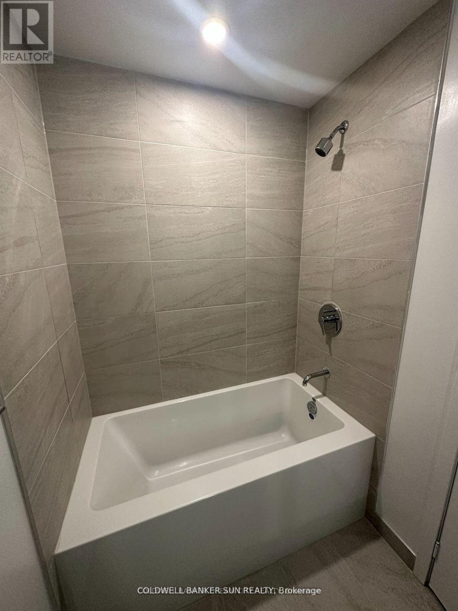 525 - 270 Dufferin Street S, Toronto, ON - Indoor Photo Showing Bathroom