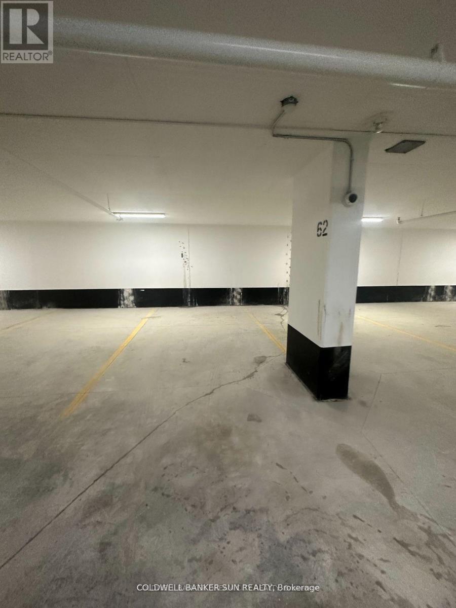 525 - 270 Dufferin Street S, Toronto, ON - Indoor Photo Showing Garage