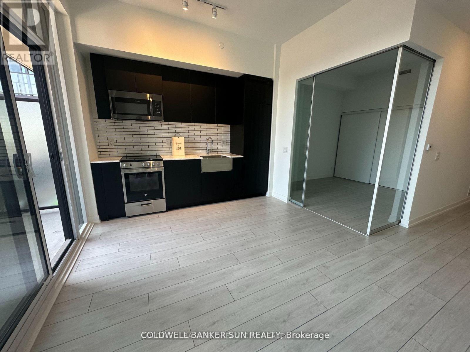 525 - 270 Dufferin Street S, Toronto, ON - Indoor