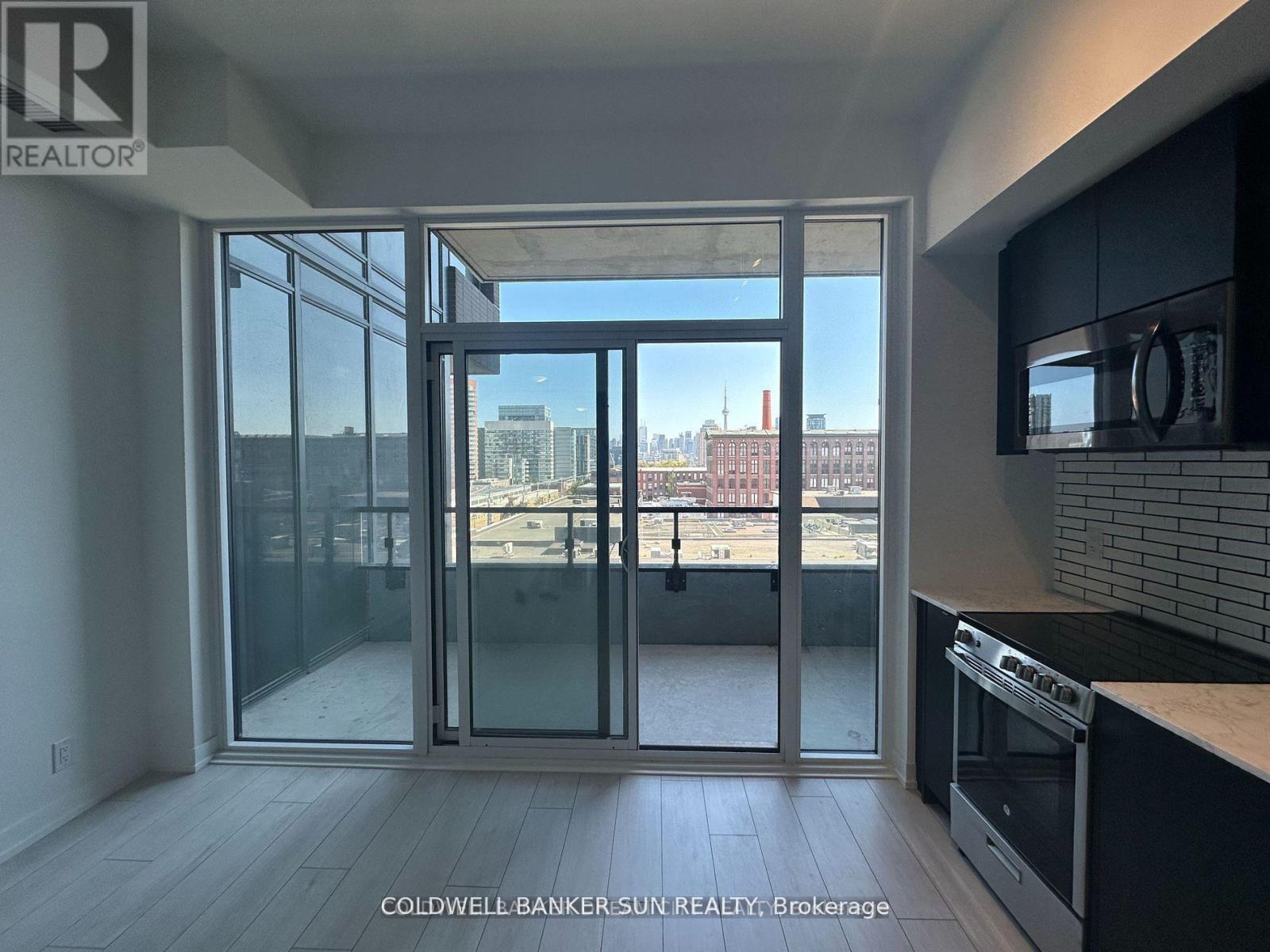 525 - 270 Dufferin Street S, Toronto, ON - Indoor