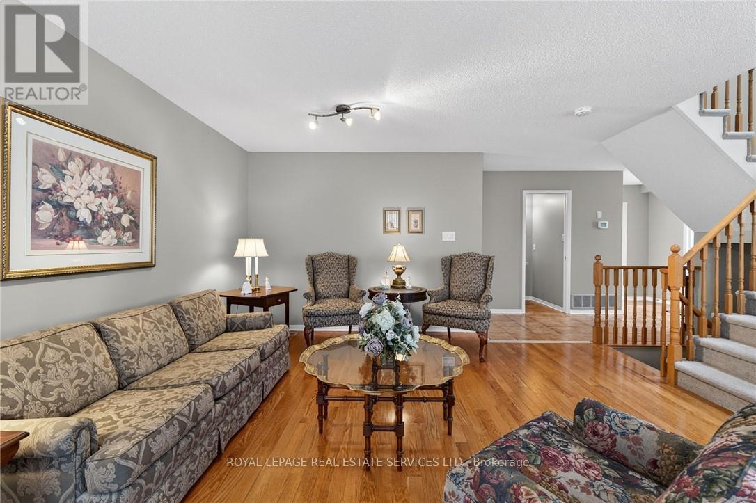 120 - 3333 New Street, Burlington, ON - Indoor Photo Showing Living Room