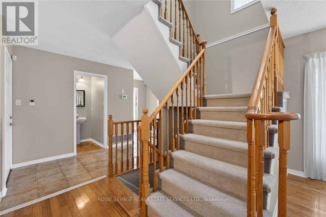 120 - 3333 New Street, Burlington, ON - Indoor Photo Showing Other Room