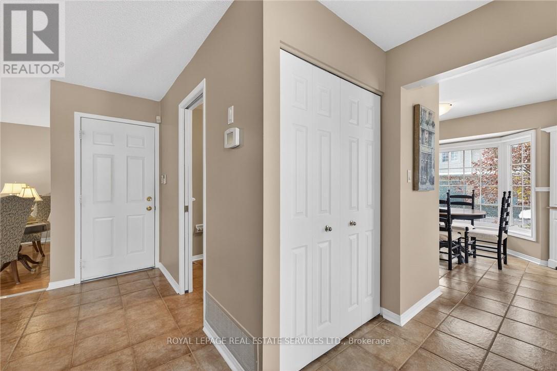 120 - 3333 New Street, Burlington, ON - Indoor Photo Showing Other Room