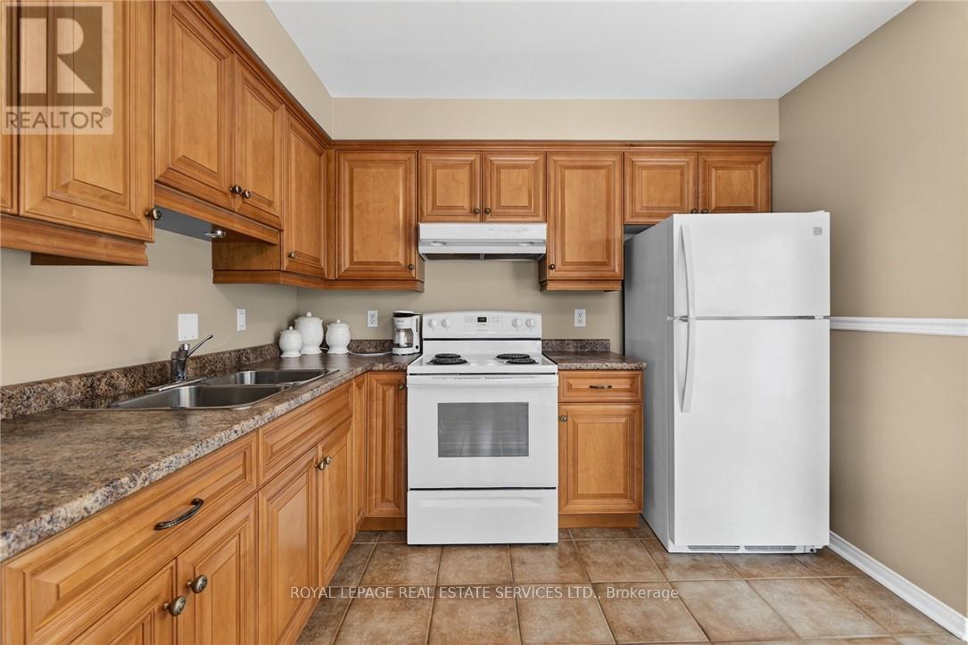 120 - 3333 New Street, Burlington, ON - Indoor Photo Showing Kitchen With Double Sink