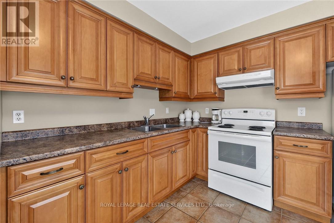 120 - 3333 New Street, Burlington, ON - Indoor Photo Showing Kitchen With Double Sink