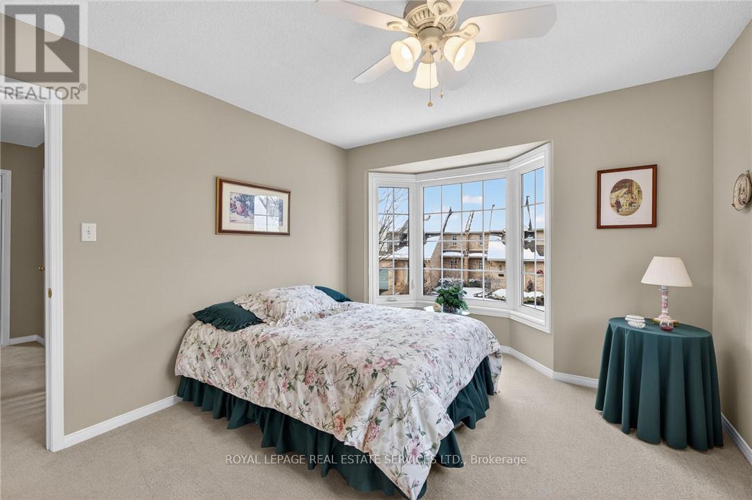 120 - 3333 New Street, Burlington, ON - Indoor Photo Showing Bedroom