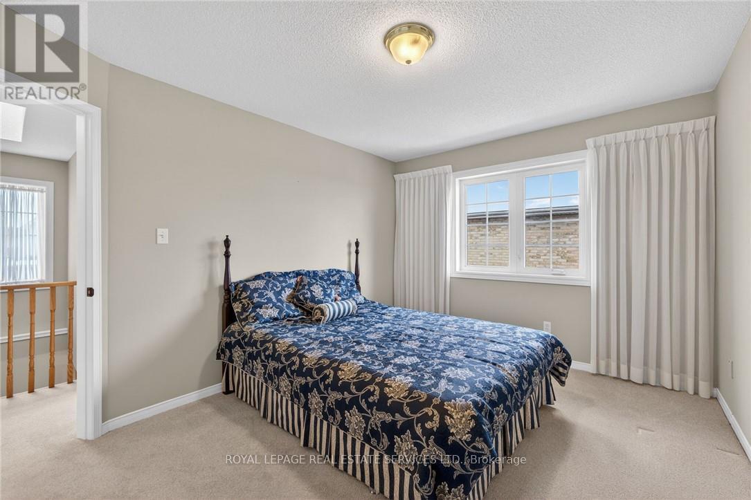 120 - 3333 New Street, Burlington, ON - Indoor Photo Showing Bedroom
