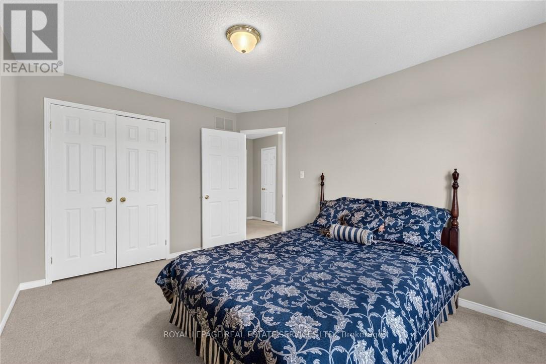 120 - 3333 New Street, Burlington, ON - Indoor Photo Showing Bedroom